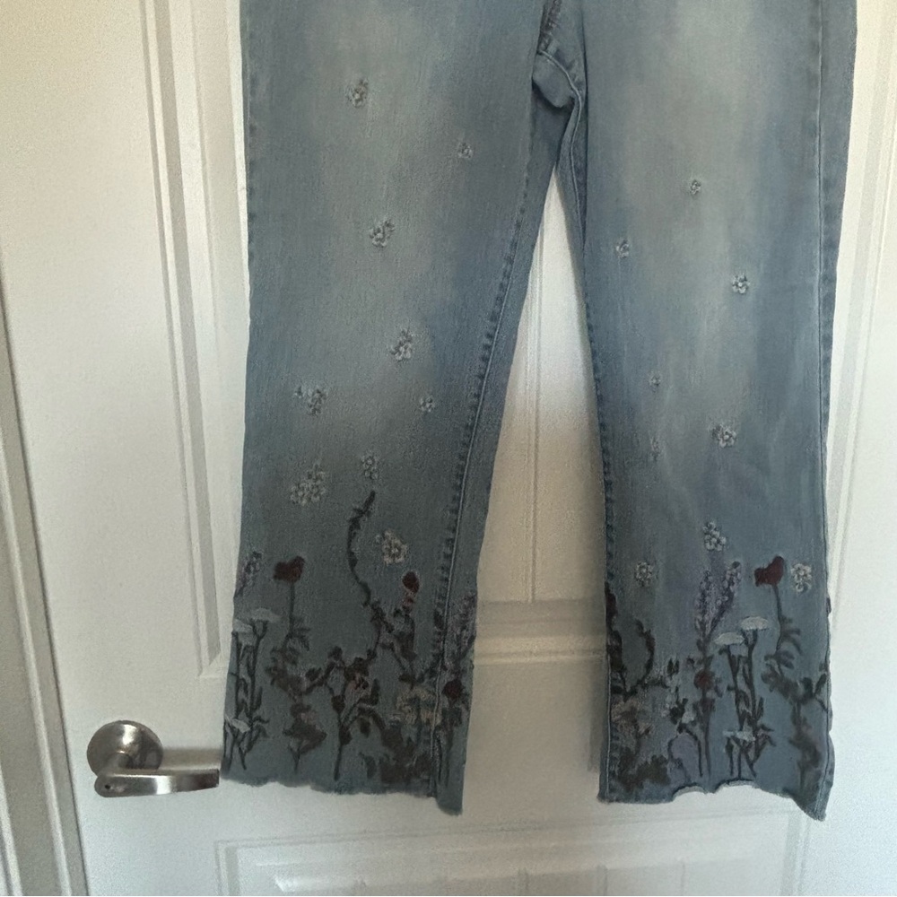 WilliamRast Embroidered Floral Cropflare 32 - Picture 3 of 6